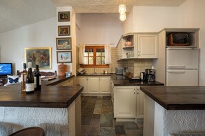 Private kitchen - Villa Christina: Private Oasis for Families & Groups (Voutyro)