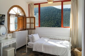 Room - Villa Christina: Private Oasis for Families & Groups (Voutyro)