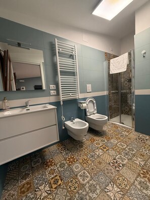 Bathroom - Vrbo Property (Roseto degli Abruzzi)