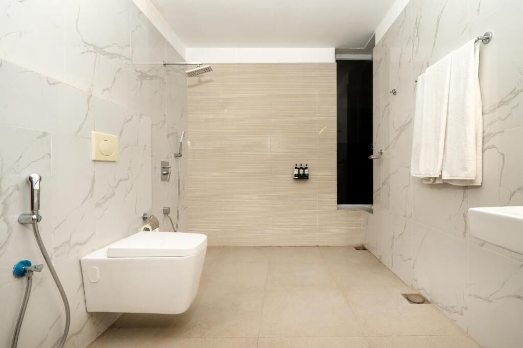 Standard Double Room, Balcony, City View | Bathroom | Shower, rainfall showerhead, free toiletries, hair dryer