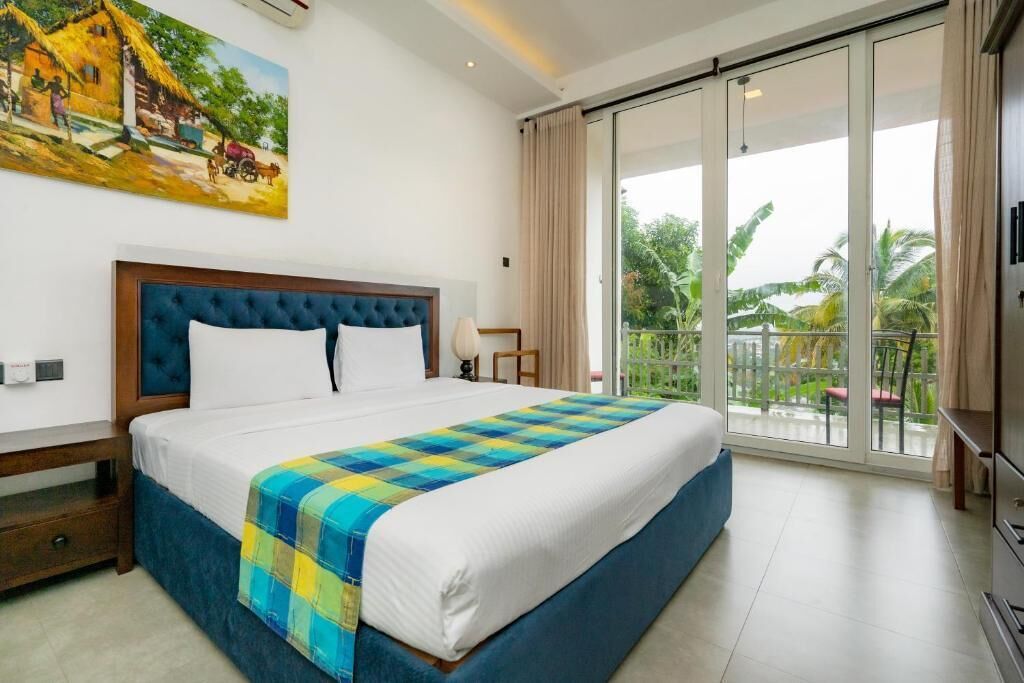 Deluxe Double Room, Balcony, Mountain View | Desk, laptop workspace, iron/ironing board, free WiFi