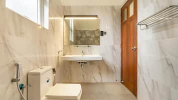 Double Room, Balcony, City View | Bathroom | Shower, hair dryer, towels, shampoo