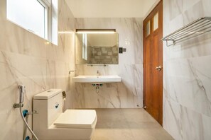 Double Room, Balcony, City View | Bathroom | Shower, hair dryer, towels, shampoo - The Cloud Hanthana Kandy (Kandy)