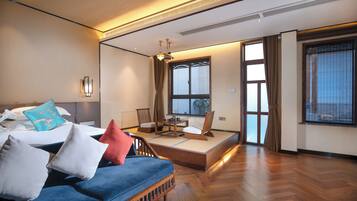 ห้องลักซ์ชัวรี่ซิงเกิล, วิวภูเขา | ตู้นิรภัยในห้องพัก, โต๊ะทำงาน, พื้นที่ทำงานแบบใช้แล็ปท็อป, ผ้าม่านกันแสง
