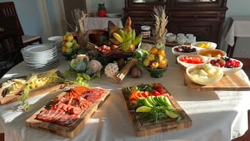 Free daily continental breakfast