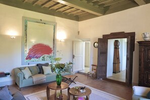 TV, fireplace - Villa Molamezza by MMega (Mercatale in Val di Pesa)