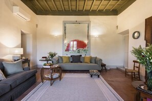 Unclassified image, 2 of 43, button - Villa Molamezza by MMega (Mercatale in Val di Pesa)
