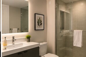 Superior-Zimmer | Badezimmer | Kostenlose Toilettenartikel, Haartrockner, Handtücher, Seife