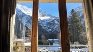 Interior - One Le Savoy - 6 px - Ski Lifts & Village Life (Chamonix)