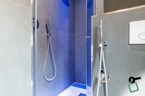 Double Room | Bathroom | Shower, hair dryer, towels, toilet paper - Hotiday Milano Risorgimento (Milano)