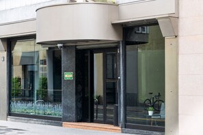 Front of property - Hotiday Milano Risorgimento (Milano)