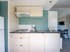 Coffee/tea maker, fridge, microwave - Mobile home, pets allowed - 4 guests (Lamonzie-Montastruc)
