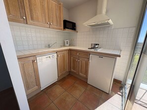 Coffee/tea maker, microwave, stovetop, dishwasher - Apartment stunning sea view - 4 guests (Saint-Cyr-sur-Mer)