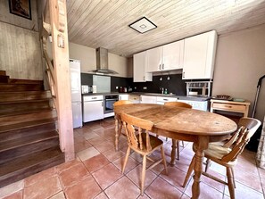 Coffee/tea maker, fridge, microwave, oven - Charming house, 6 guests, Louron Valley (Bordères-Louron)