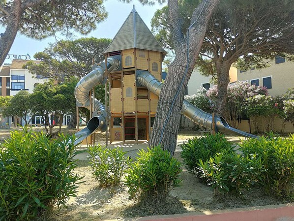 Children’s area - Apartment port view, pets welcome - 4 guests (Le Barcarès)