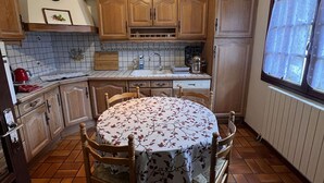 Unclassified image, 5 of 16, button - Single-storey house with garden - 6 guests (Cadéac)
