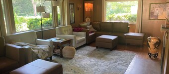 Spacious 4-bedroom house in enchanting South Bend: hot tub, pool table, +more