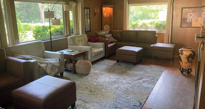 Spacious 4-bedroom house in enchanting South Bend: hot tub, pool table, +more