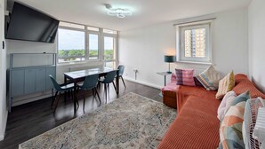 Living area - 1bed  Victoria Park with Breathtaking City Views (London)