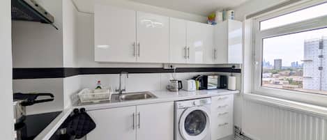 Coffee/tea maker, fridge, microwave, oven