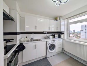 Private kitchen - 1bed  Victoria Park with Breathtaking City Views (London)