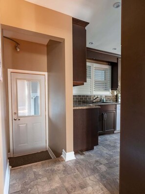 Interior - Elegant 3BR, 2BH Retreat Minutes from the Falls (Niagara Falls)