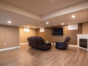 Interior - Elegant 3BR, 2BH Retreat Minutes from the Falls (Niagara Falls)