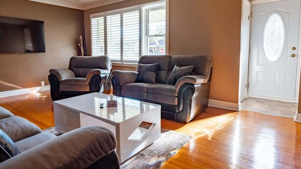 Unclassified image, 1 of 32, button - Elegant 3BR, 2BH Retreat Minutes from the Falls (Niagara Falls)