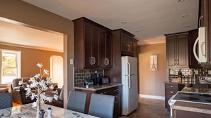 Unclassified image, 4 of 32, button - Elegant 3BR, 2BH Retreat Minutes from the Falls (Niagara Falls)