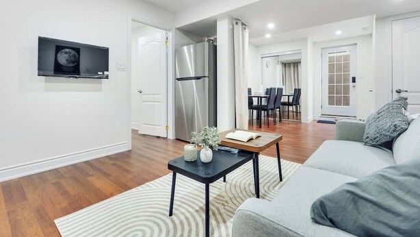Living area - 2BR Welland Retreat | Walk to Canal | Sleeps 5! (Welland)