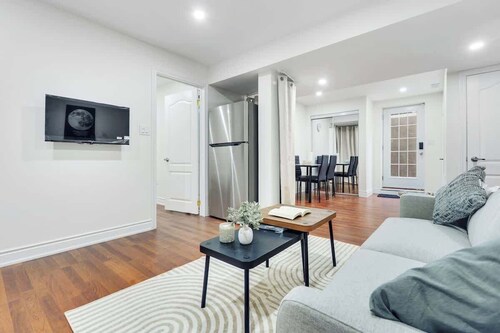 2BR Welland Retreat | Walk to Canal | Sleeps 5!