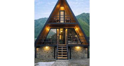 Kazbegi River View Cabin – Mountain Cabin with Stunning Nature Views