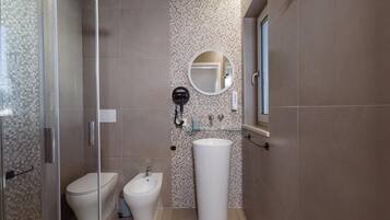Classic-Apartment, Stadtblick | Badezimmer