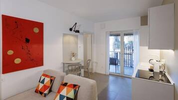 Classic Apartment, City View | Living area