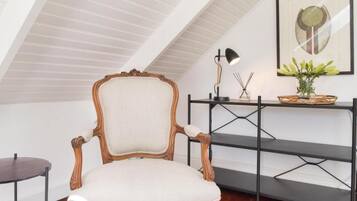 Comfort Loft, Balcony, Courtyard View | Interior