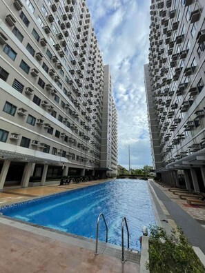 Outdoor pool - Your Perfect Dasmarinas Getaway (Dasmarinas)