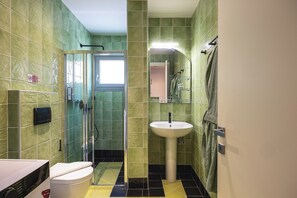 Deluxe Suite | Bathroom | Shower, hair dryer, towels, soap - MGM Suites (Panormos in Rethymno)