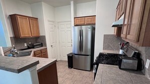 Unclassified image, 5 of 9, button - Modern South Austin Townhome 2BR + Office Private Backyard (Austin)