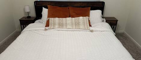 2 bedrooms, iron/ironing board, internet, bed sheets
