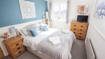 Iron/ironing board, WiFi, bed sheets