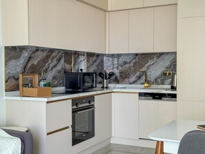 Private kitchen - Qoople Excellence C26 Cozy 1-bedroom apartment in beautiful Alanya (Alanya)