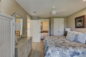 Room - Updated Luxury 3 BR Oceanfront Sea Cloisters New Kitchen & Baths Bike Rentals (Hilton Head Island)