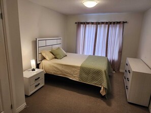 Room - Modern, bright and private 2 bedroom, 2 full  bathroom (Cambridge)