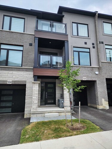 Modern, bright and private 2 bedroom, 2 full  bathroom