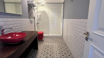 Deluxe Double Room, Balcony, Mountain View | Bathroom