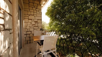 Standard-Doppelzimmer, Balkon, Gartenblick | Terrasse/Patio
