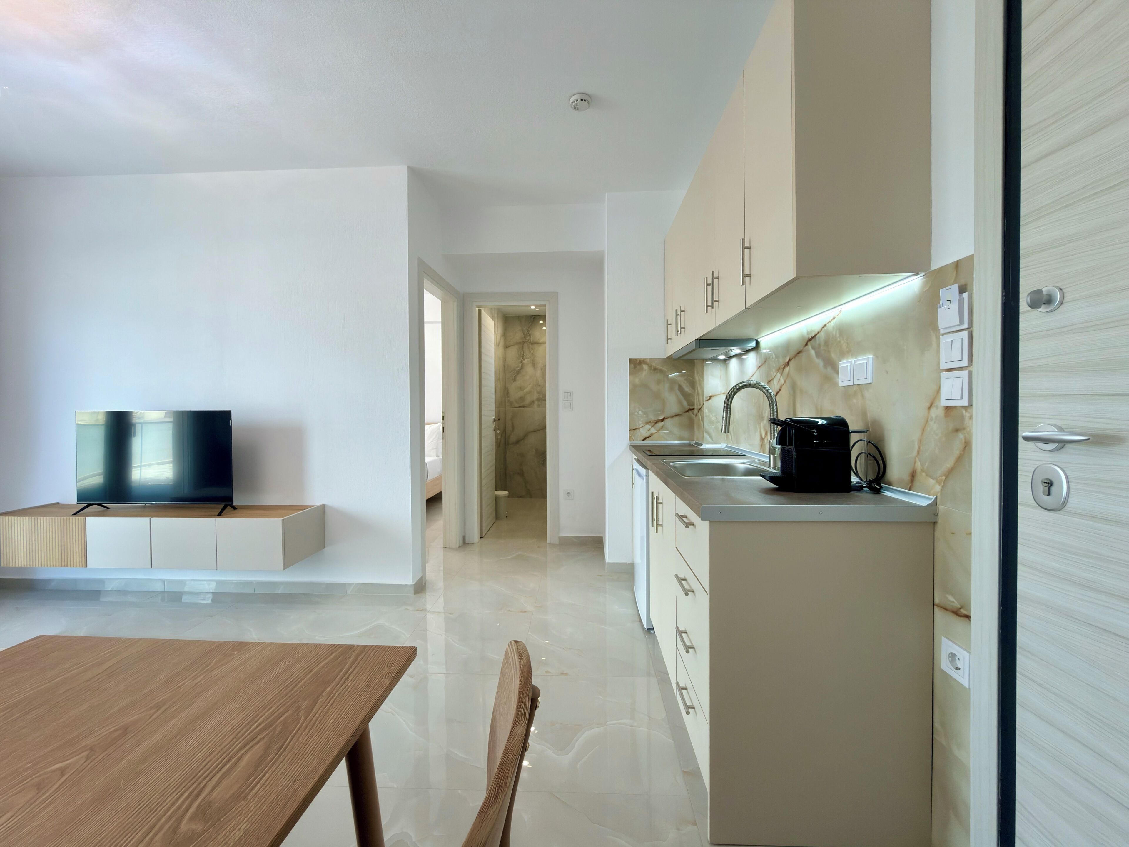 Departamento Confort, balcón, vista a la ciudad | Interior