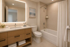 Classic-Zimmer | Badezimmer | Kostenlose Toilettenartikel, Haartrockner, Handtücher, Seife
