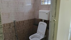 Ducha, toallas, jabón y champú