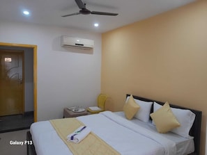 Deluxe Room | Free WiFi - Hotel Golden Stay (Bengaluru)